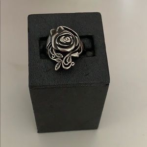 Beautiful rose ring